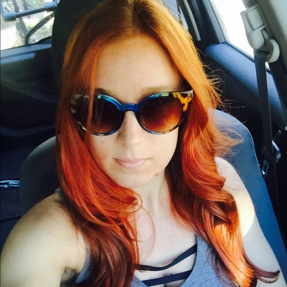 Meet your Posher, Laura - Picture 1 of 1